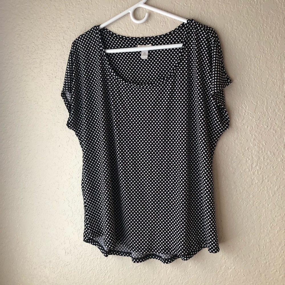 Chico’s cap sleeve black dot top.